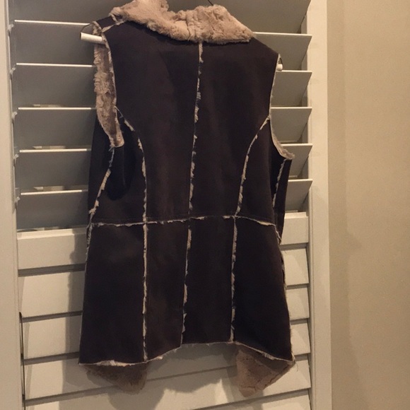 Faux Leather Sherpa Vest - Picture 4 of 4